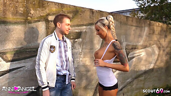 Německá Teenagerka Anni Angel Nabízí První Sexuální Zkušenost Chlapce V Tomto Kovbojském Videu